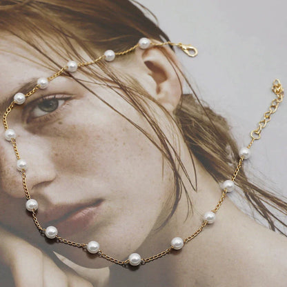 Colar Pequeno de Pérolas em Ouro